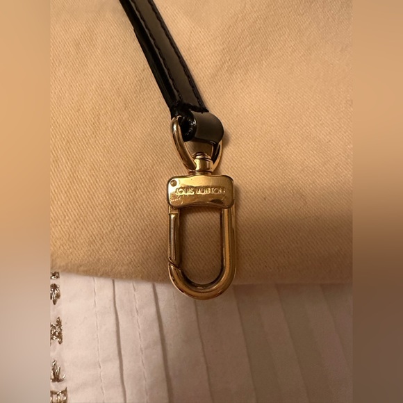 BREA MM Louis Vuitton Bag🖤 - Picture 15 of 16